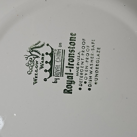 Willow Ware by Royal China 10 in. Dinner Plate EXCELLENT CONDITION - Picture 4 of 4